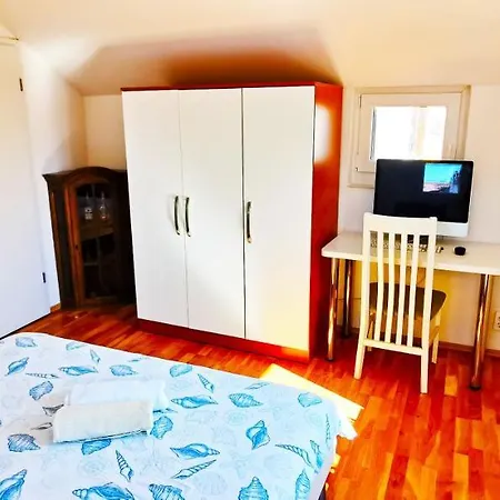 Pirja Split