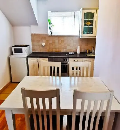 Apartment Pirja